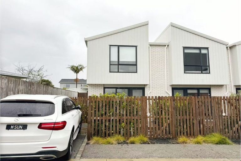 Photo of property in 1/29 Normandy Place, Henderson, Auckland, 0610