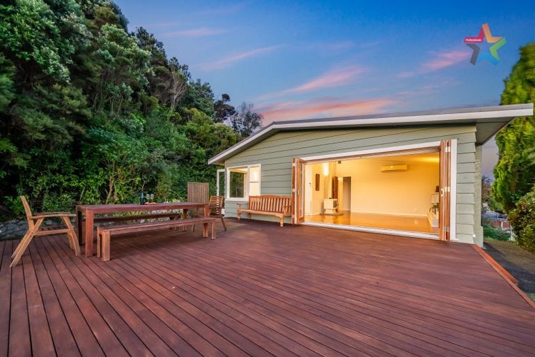 Photo of property in 15 Acheron Road, Paremata, Porirua, 5026