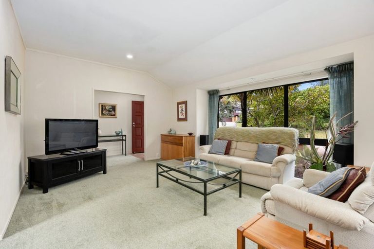 Photo of property in 1 Crestview Place, Browns Bay, Auckland, 0630