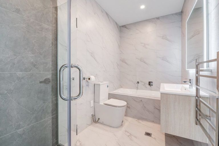 Photo of property in 11a Merida Place, Unsworth Heights, Auckland, 0632