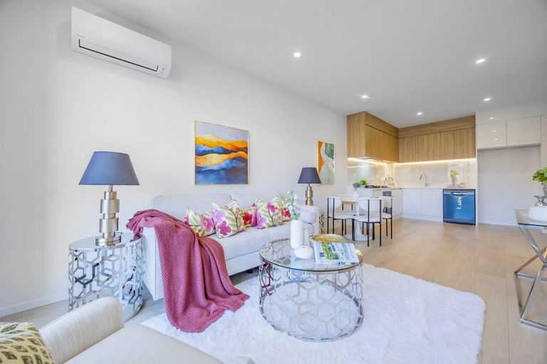 Photo of property in 17a John Jennings Drive, Oteha, Auckland, 0632