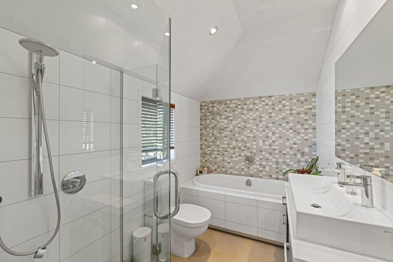 Photo of property in 21 Garreg Road, Fendalton, Christchurch, 8052