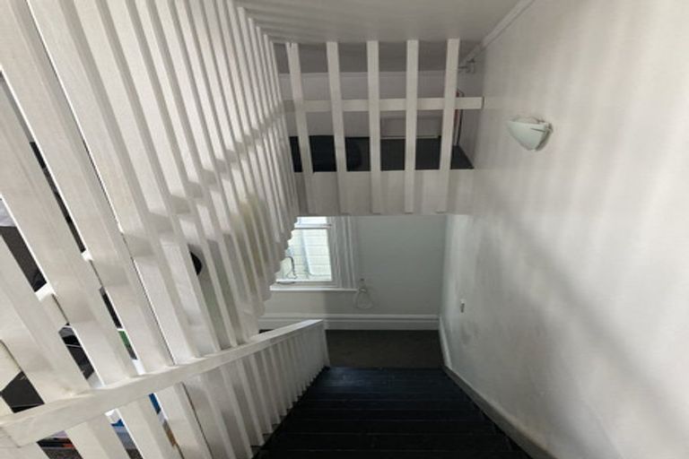 Photo of property in 15 Myrtle Crescent, Mount Cook, Wellington, 6021