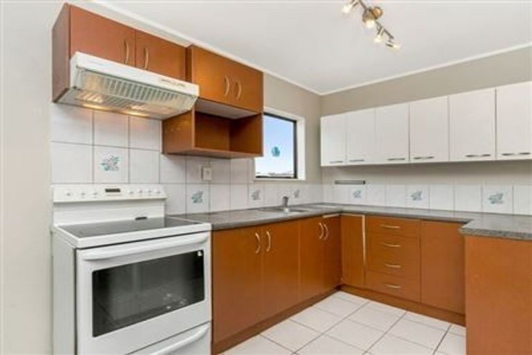 Photo of property in 2/9 Maplesden Drive, Clendon Park, Auckland, 2103