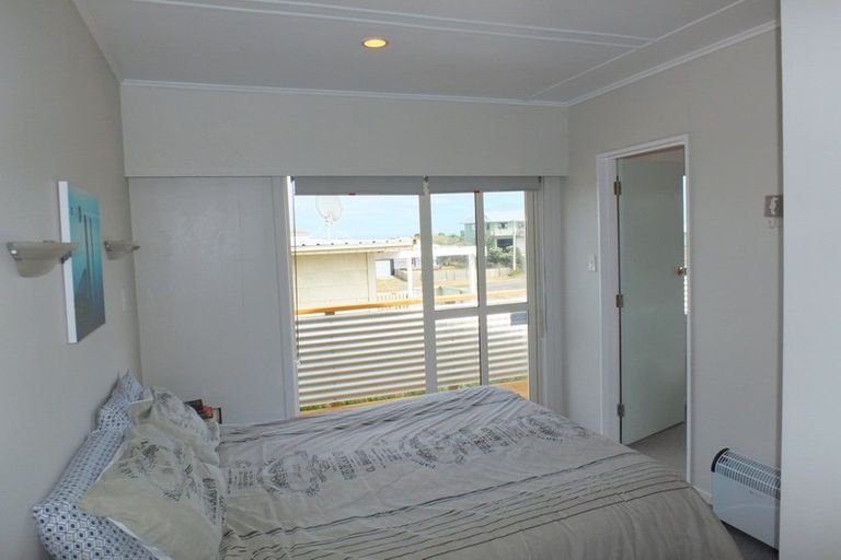 Photo of property in 10 Brown Terrace, Foxton Beach, Foxton, 4815