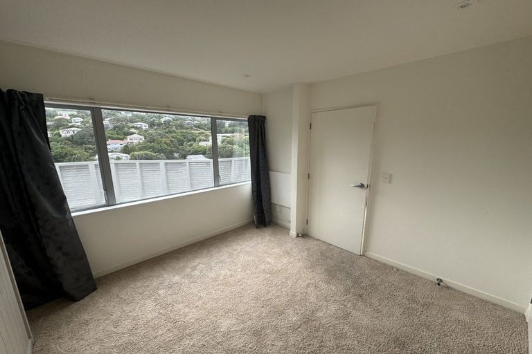 Photo of property in 22 Tiketike Way, Brooklyn, Wellington, 6021