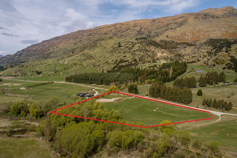 Photo of property in 930 Mount Barker Road, Wanaka, 9382