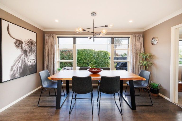 Photo of property in 2 Anzio Place, Awapuni, Palmerston North, 4412