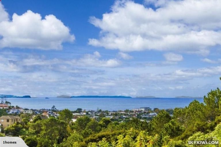 Photo of property in 471 East Coast Road, Murrays Bay, Auckland, 0630