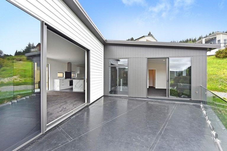 Photo of property in 8a Mccarthy Grove, Clouston Park, Upper Hutt, 5018