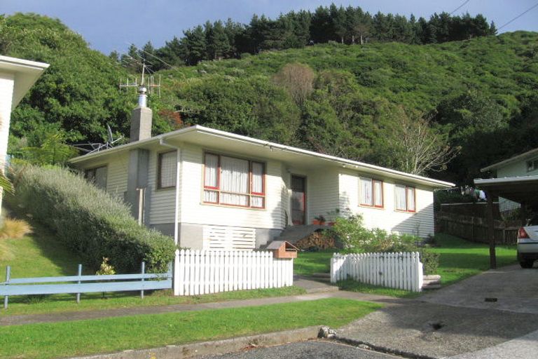 Photo of property in 7 Mckelvey Place, Tawa, Wellington, 5028