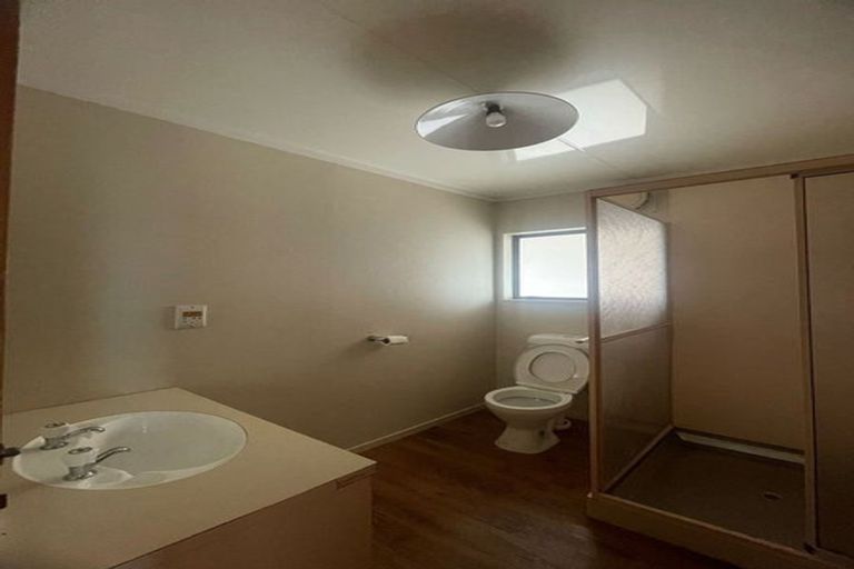 Photo of property in 1/106 Waimumu Road, Massey, Auckland, 0614