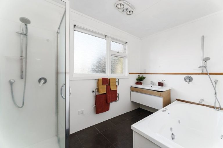Photo of property in 18 Island View Terrace, Waikanae Beach, Waikanae, 5036