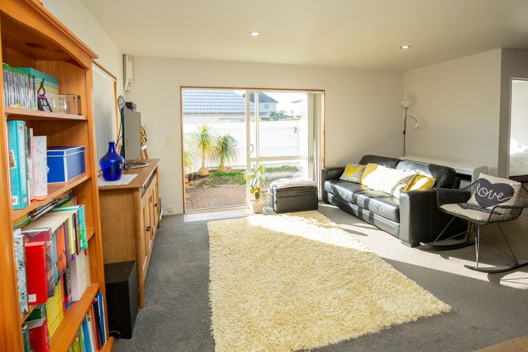Photo of property in 1/670 Whangaparaoa Road, Stanmore Bay, Whangaparaoa, 0932