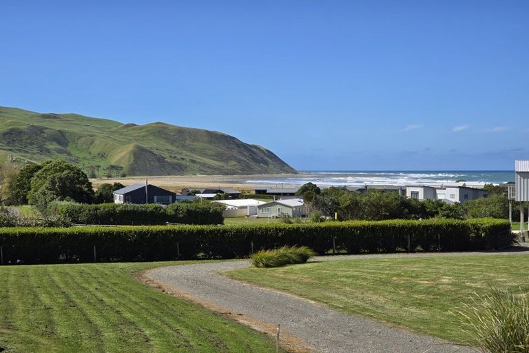 Photo of property in 4b Shoal Beach Road, Aramoana, Omakere, 4271