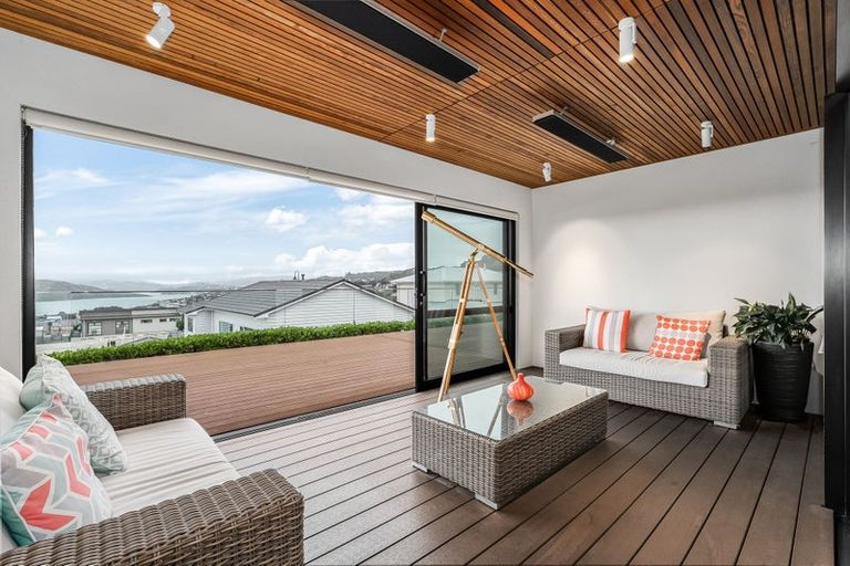 Photo of property in 14 Wangapeka Way, Aotea, Porirua, 5024