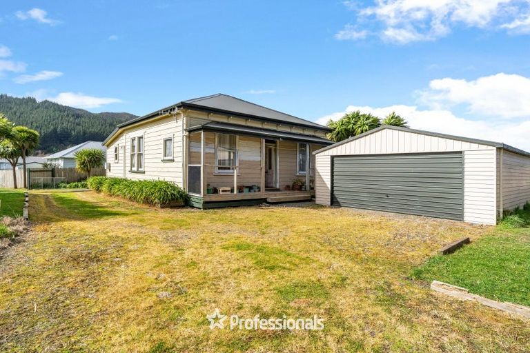 Photo of property in 19 Grimsby Grove, Wainuiomata, Lower Hutt, 5014