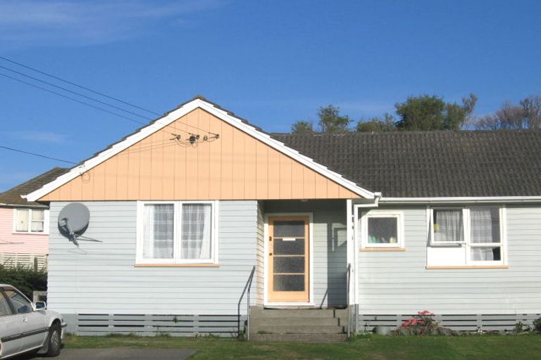 Photo of property in 6b Matahourua Crescent, Cannons Creek, Porirua, 5024