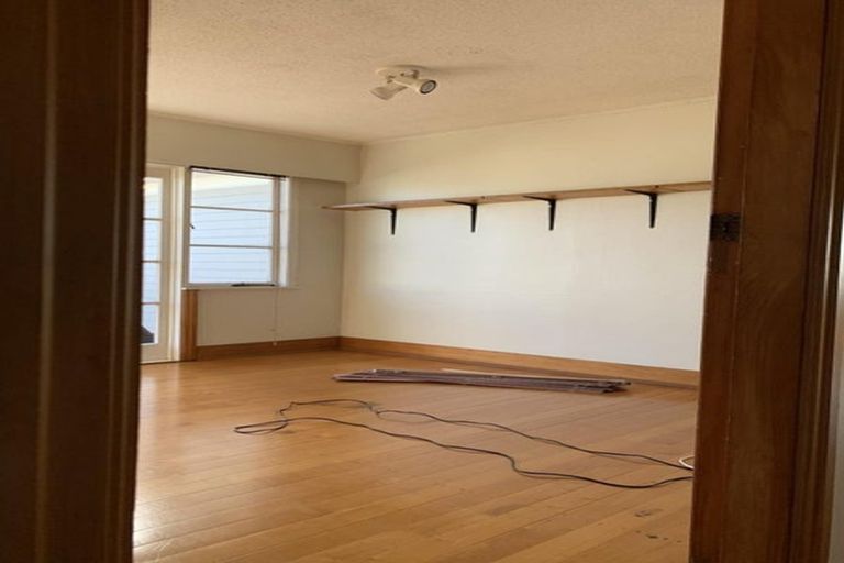 Photo of property in 10 Lloyd Avenue, Papatoetoe, Auckland, 2025