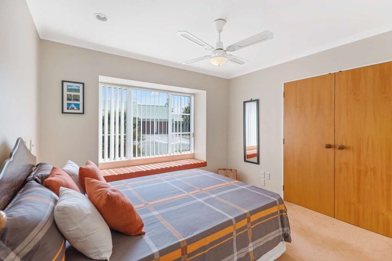 Photo of property in 2 Beech Place, Hawera, 4610