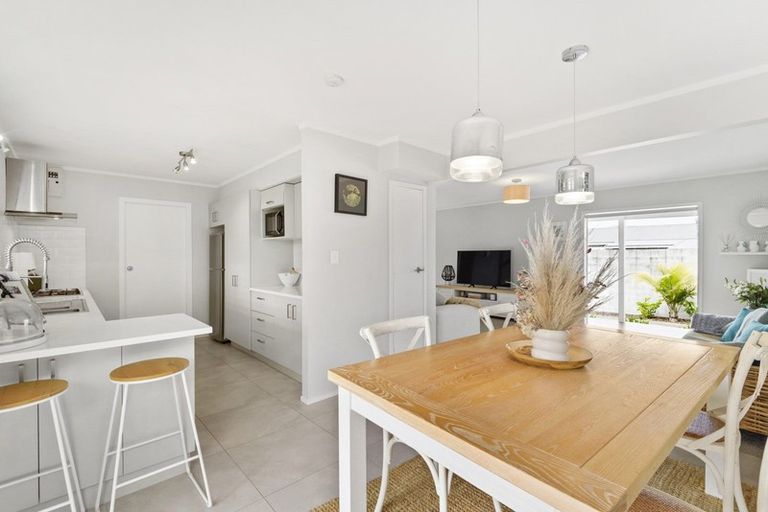 Photo of property in 2/4 Coronation Street, Belmont, Auckland, 0622