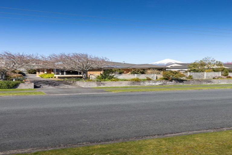 Photo of property in 5 Karina Road, Merrilands, New Plymouth, 4312