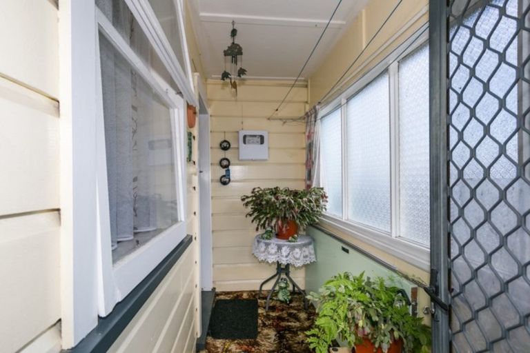 Photo of property in 17 Chaucer Road, Hospital Hill, Napier, 4110
