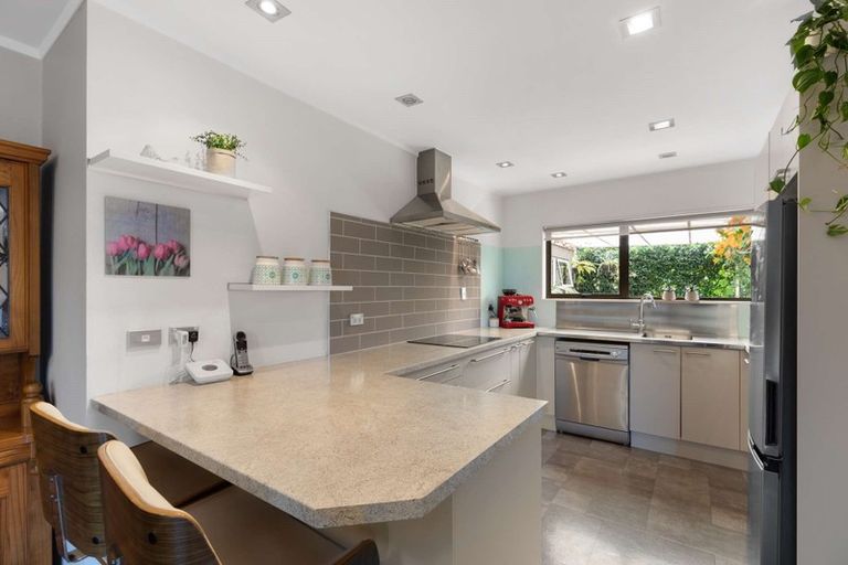 Photo of property in 10 Revell Court, Pukekohe, 2120