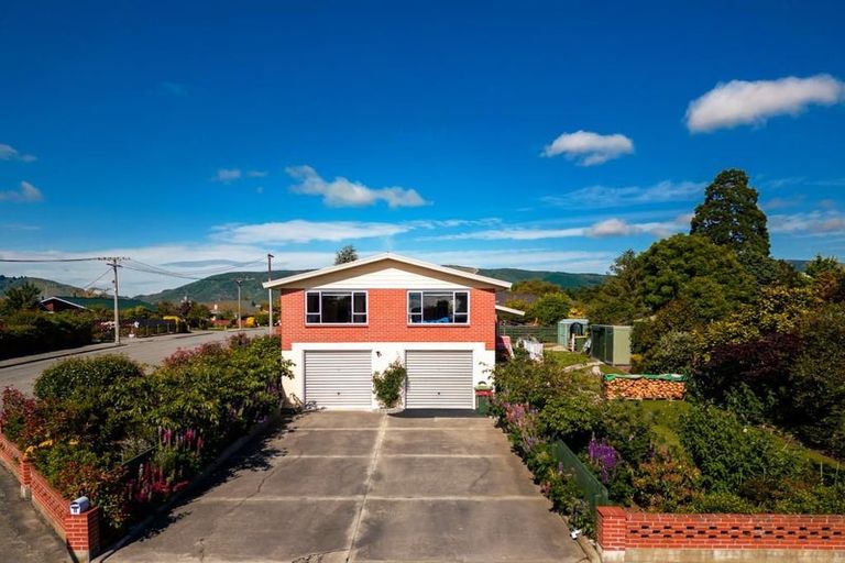 Photo of property in 11 Oxford Street, Waimate, 7924