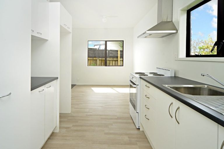 Photo of property in 2/11 Anglers Way, Wattle Downs, Auckland, 2102