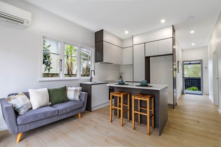 Photo of property in 2 Riverpark Crescent, Henderson, Auckland, 0610