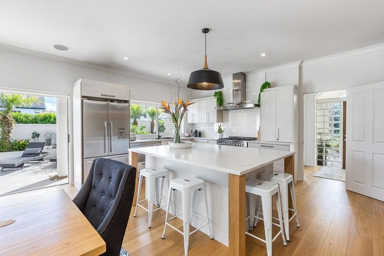 Photo of property in 32 Sunny Crescent, Huapai, Kumeu, 0810