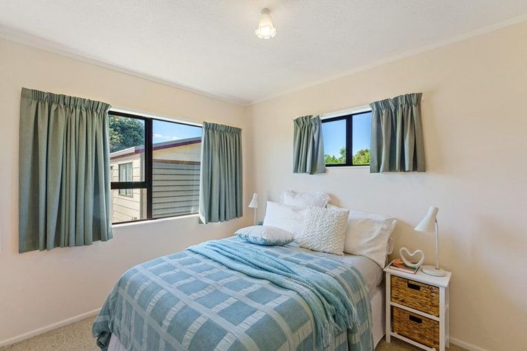 Photo of property in 172 Tutere Street, Waikanae Beach, Waikanae, 5036
