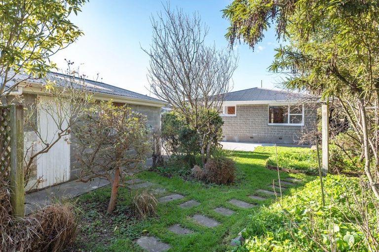 Photo of property in 17 Moyna Avenue, Dallington, Christchurch, 8061