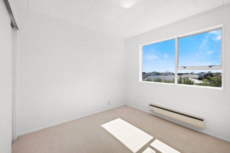 Photo of property in 3b Hunter Place, Merrilands, New Plymouth, 4312