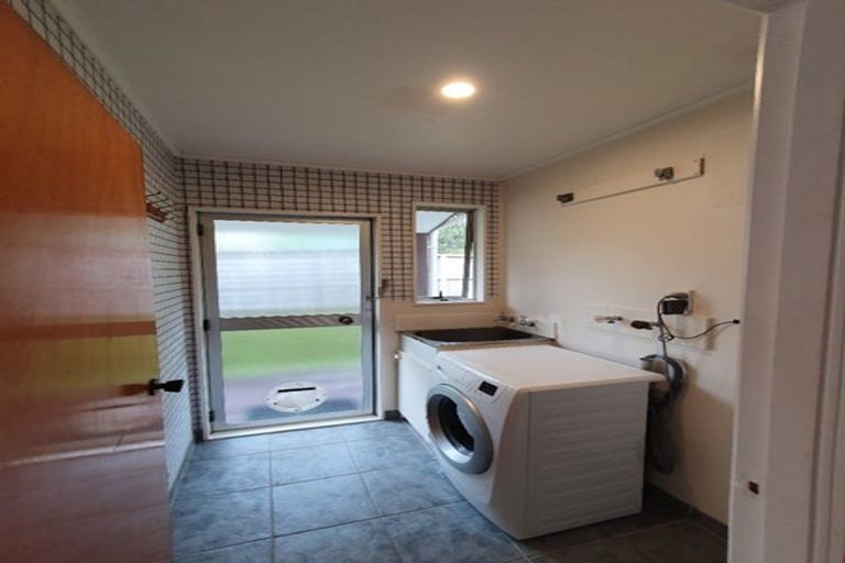 Photo of property in 9 Tesla Place, Totara Vale, Auckland, 0629