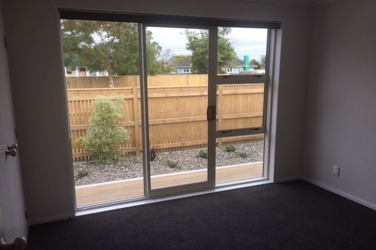 Photo of property in 52 Exeter Crescent, Takaro, Palmerston North, 4412