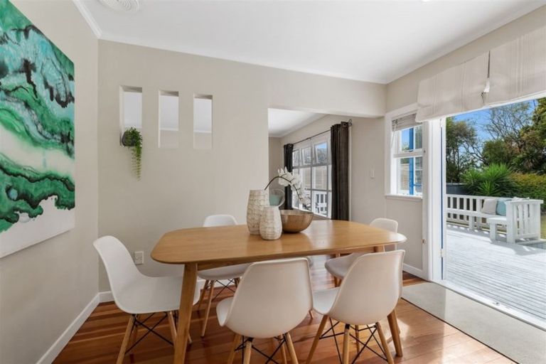 Photo of property in 2/227 Glenfield Road, Hillcrest, Auckland, 0627