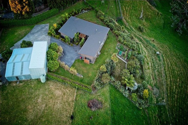 Photo of property in 225 Awai Road, Tarurutangi, New Plymouth, 4372