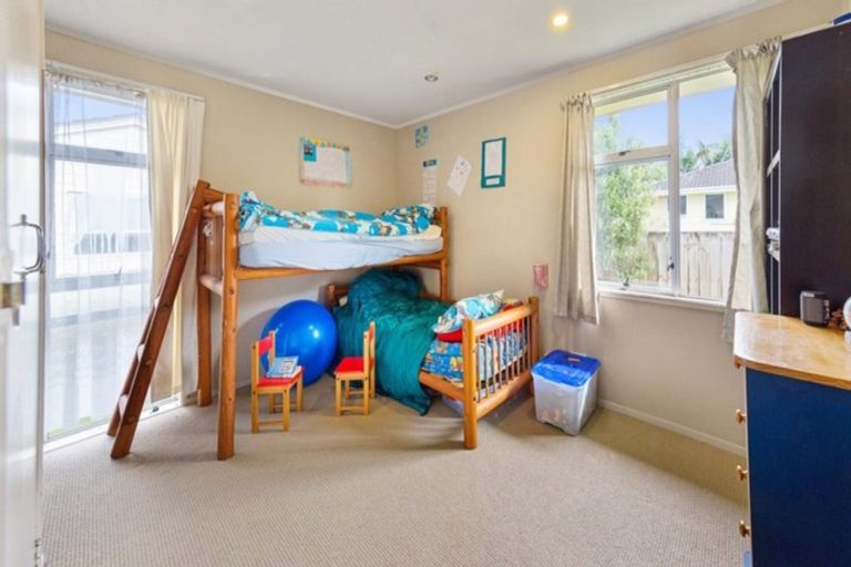 Photo of property in 93 Arimu Road, Papakura, 2110
