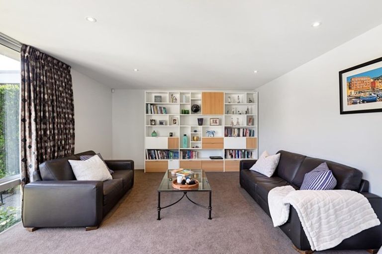 Photo of property in 25 Garreg Road, Fendalton, Christchurch, 8052