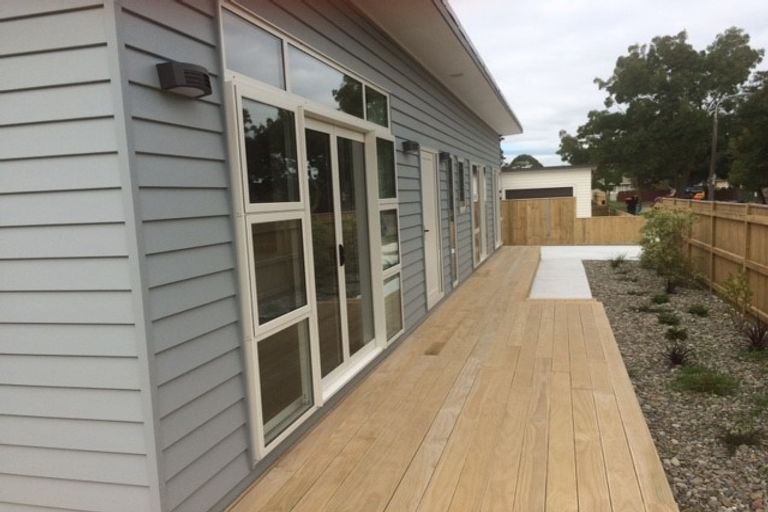 Photo of property in 52 Exeter Crescent, Takaro, Palmerston North, 4412