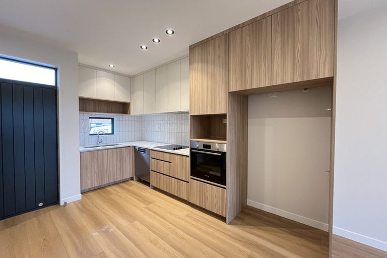 Photo of property in 17 Kuaha Road, Massey, Auckland, 0614