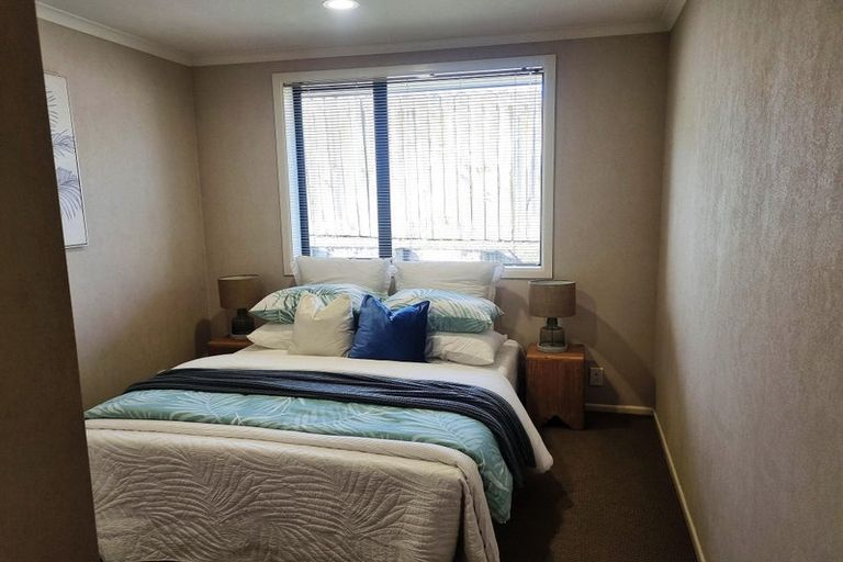 Photo of property in 24 Mt Lebanon Crescent, The Gardens, Auckland, 2105