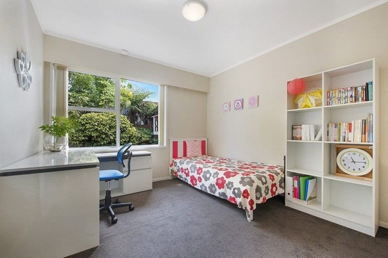 Photo of property in 4 Alton Terrace, Pakuranga Heights, Auckland, 2010