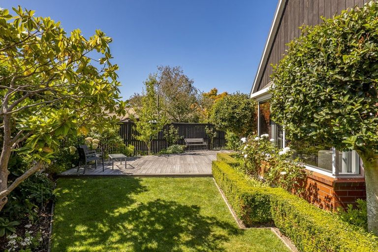 Photo of property in 1 Kelson Lane, Ilam, Christchurch, 8041