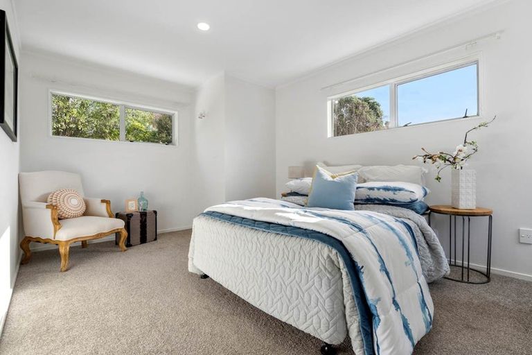 Photo of property in 2/6 Bellbird Rise, Murrays Bay, Auckland, 0630