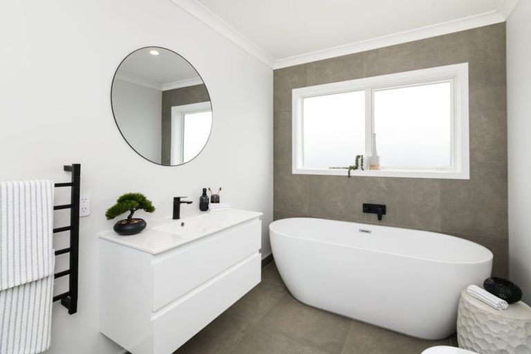 Photo of property in 5a Chelwood Street, Takaro, Palmerston North, 4412