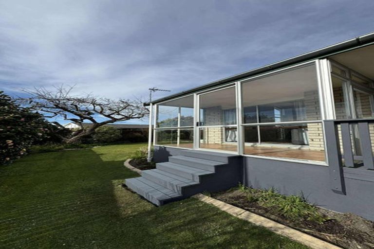 Photo of property in 17 Beeston Place, Redwood, Christchurch, 8051