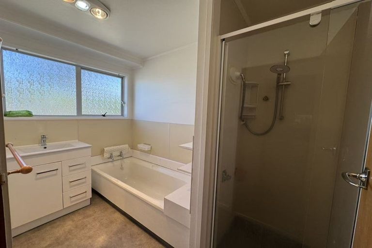 Photo of property in 4 Cushla Place, Massey, Auckland, 0614